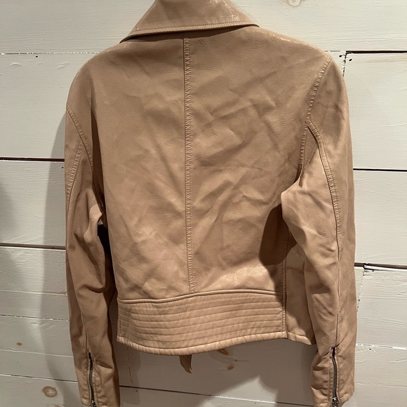 BLANK NYC Women's Cream Moto Jacket, size M, faux leather, zippers, like new - Picture 8 of 11